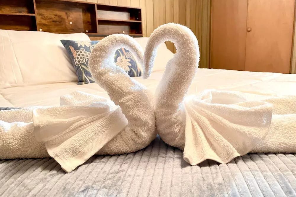 Elmhurst House | NEW - 5 mins from Elmhurst Uni - Elmhurst Hospital - Pet Friendly