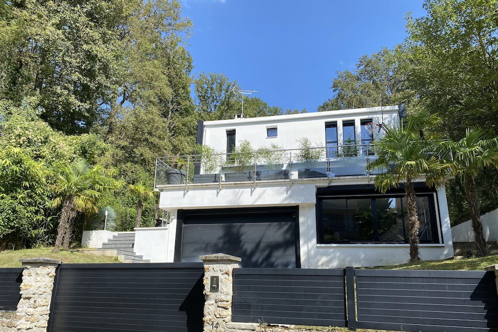 Palaiseau Villa | Villa Contemporaine Mandarine Avec Salle de Jeux, Idéal Pour les Familles