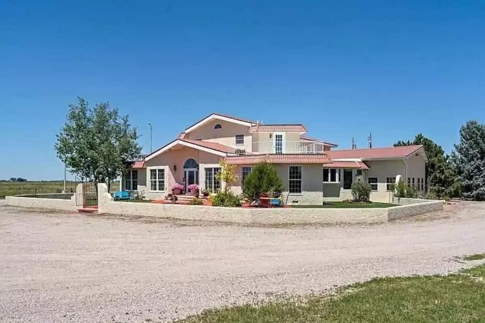 Scottsbluff House | River View Ranch is Scottsbluff's Premiere