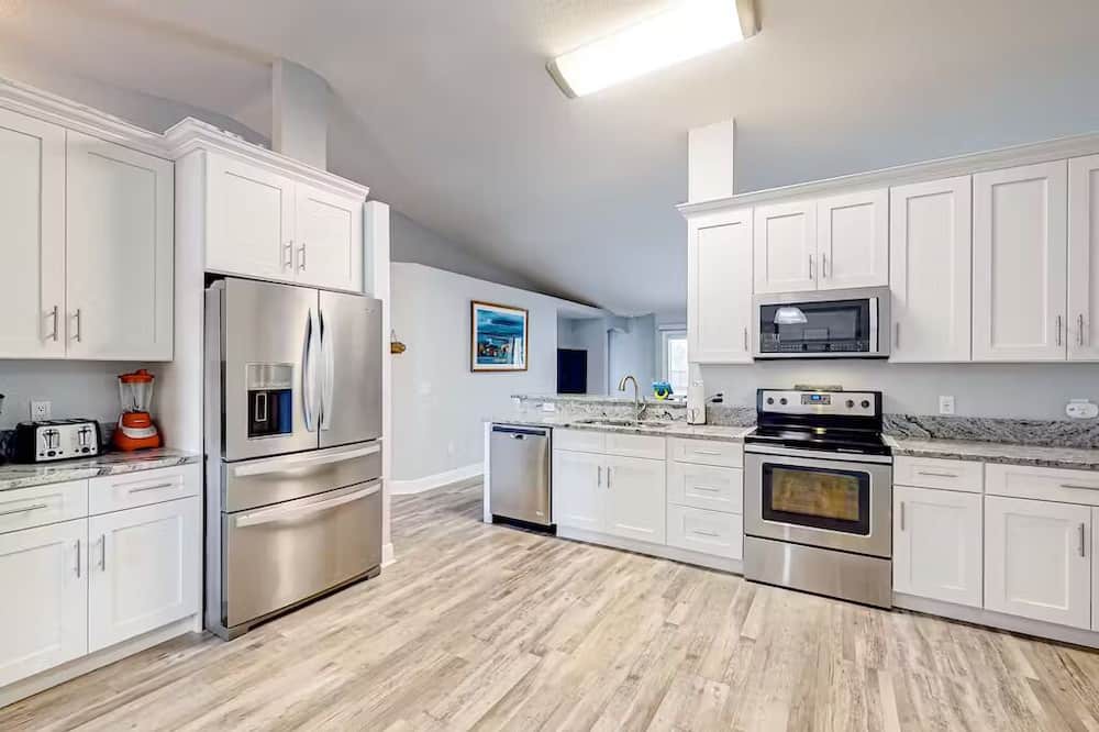 Summerfield House | Never Ending Summer - Summerfield, FL