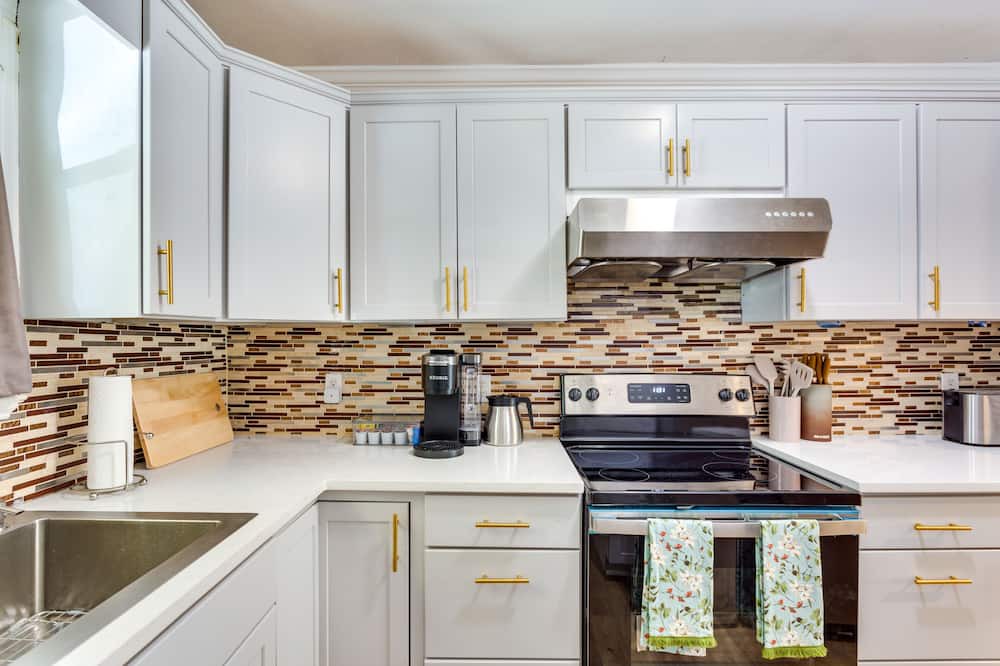 Alpharetta Cottage | Charming Alpharetta Home w/ Spacious Yard!