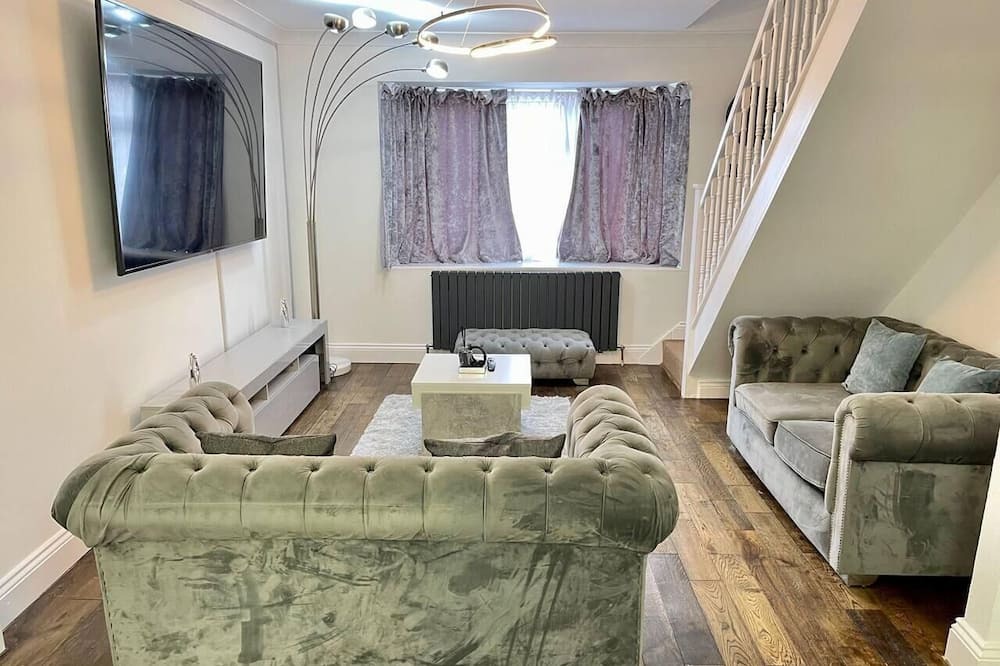 Billericay House | Beautiful 4-Bed House in Billericay