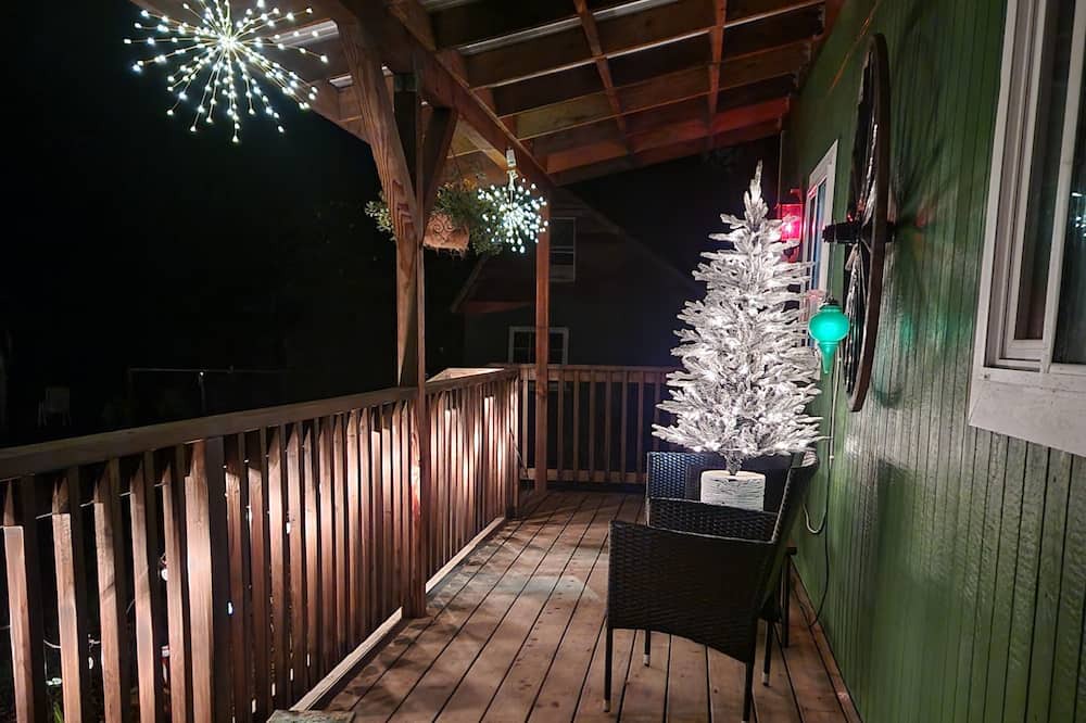Marcola Cottage | Sweet Little Carriage House tucked into The Willamette National Forest