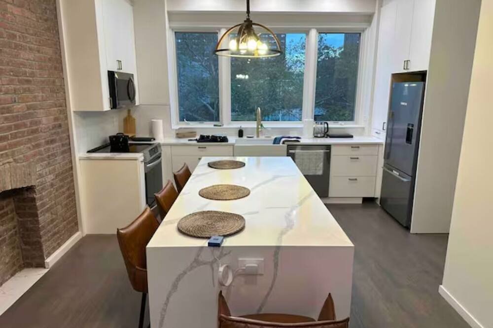 Upper Manhattan Apartment | Triplex 4BR 3BATH Designer Luxury and Gorgeous NEW Townhouse Pvt Outdoor