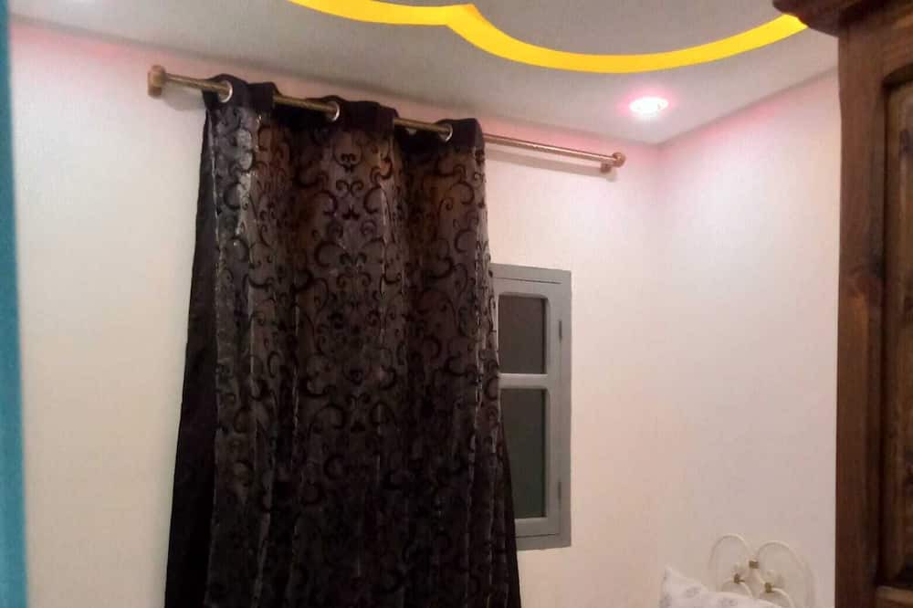 Sale Bed & Breakfast | مبيت + افطار غرفة خاصة لفرد واحد ، في شقة مع عائلة. الحمام و الدوش مشترك