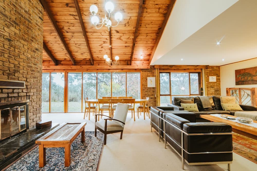 Howqua House | Jade Hill - Howqua - Sleeps 10