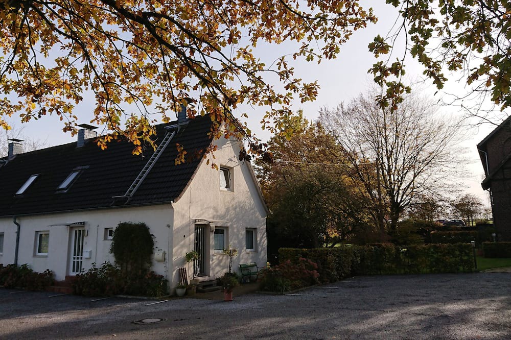 Dorp Apartment | Gemütliche Ferienwohnung auf Gutshof am Ruhrtalradweg