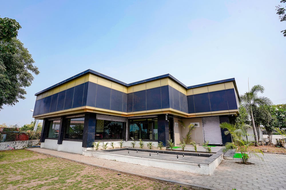 Jalna Hotel | Fabhotel Hi Way Resort
