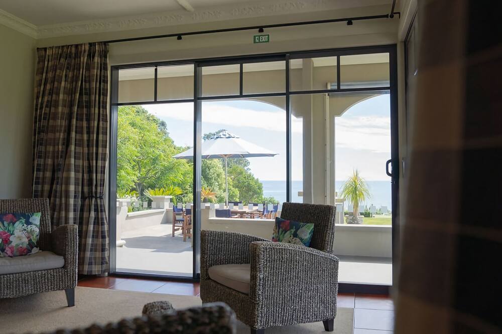 Pitone House | THE BUNGALOW - COASTAL RETREAT