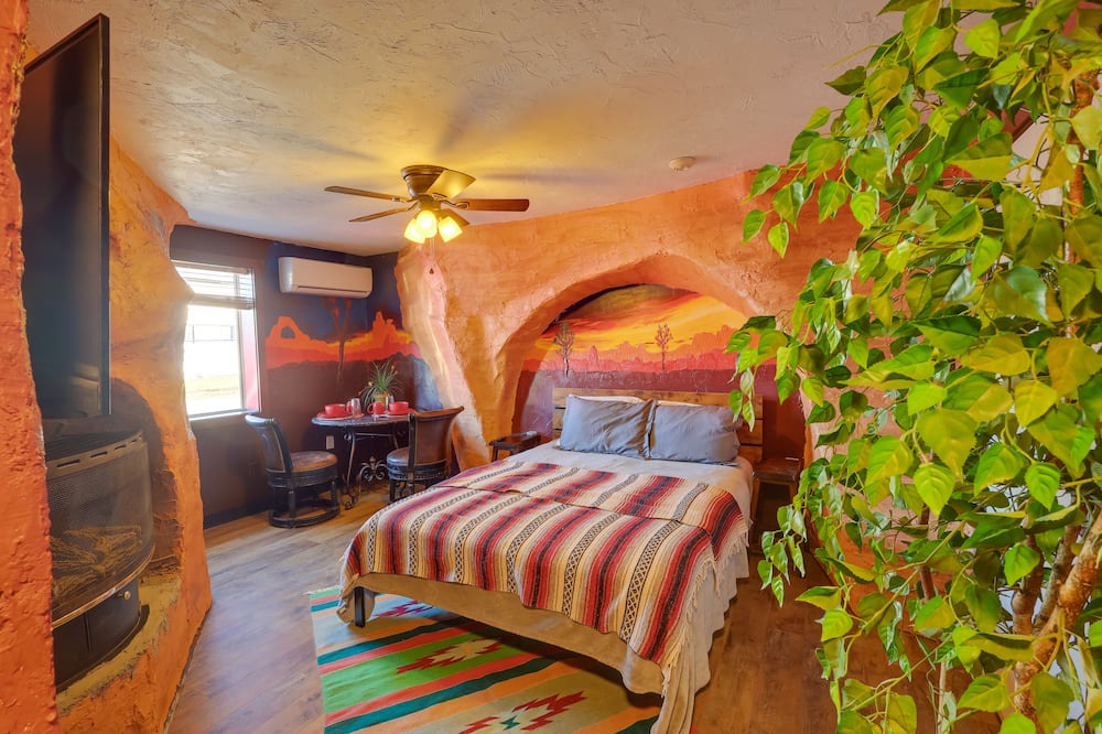 Shelley Apartment | Adobo-Style Studio in Shelly w/ Shared Courtyard!