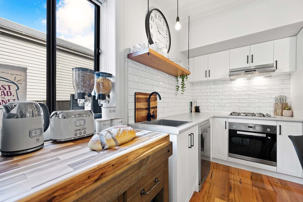 Ballarat East Cottage | Meet Maggie May, the cutest renovated 1850s miners cottage, close to attractions