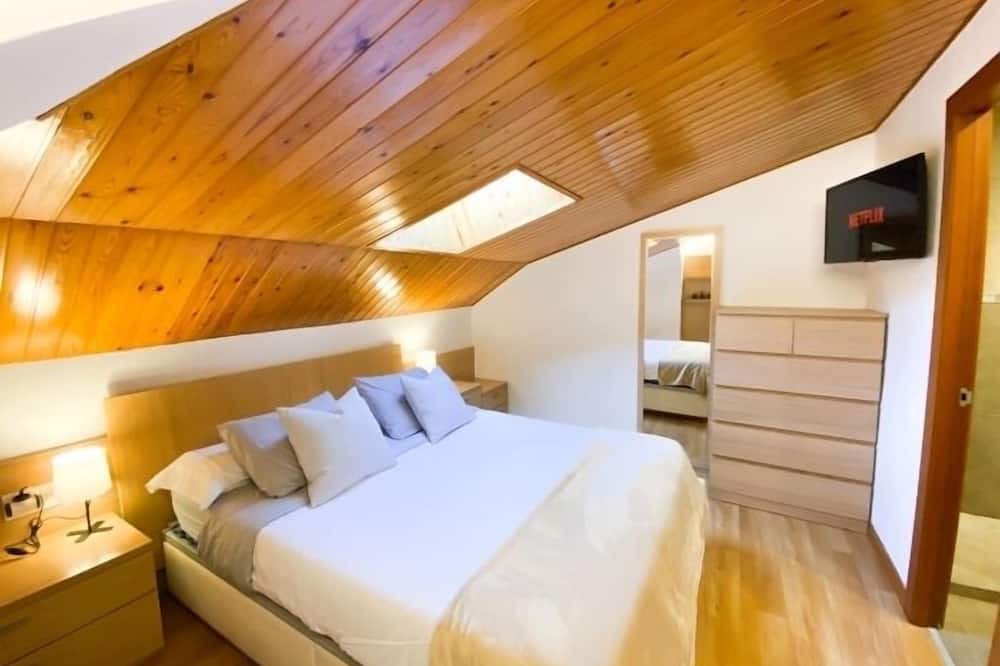 Encamp Apartment | Luxurious 5-star penthouse. Wifi+Smart TV+Parking.