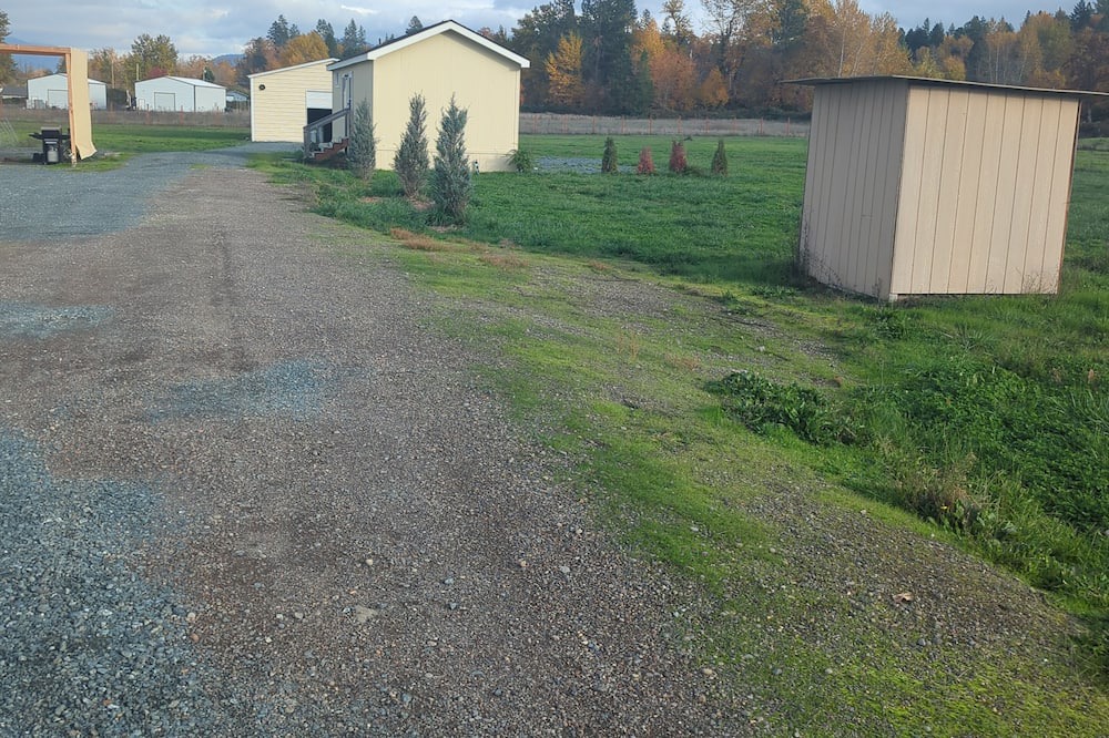 Redwood Cottage | Cozy cottage in country setting close to town, amenities and Rogue College.