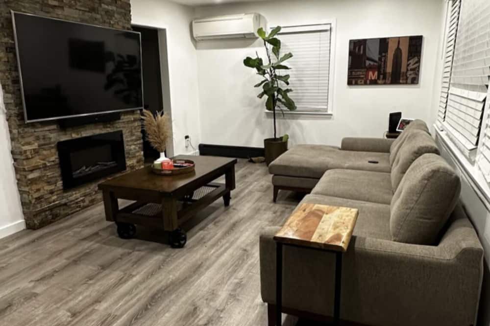Lake Hiawatha House | Amazing Two level Single family home closed to Restaurants and malls