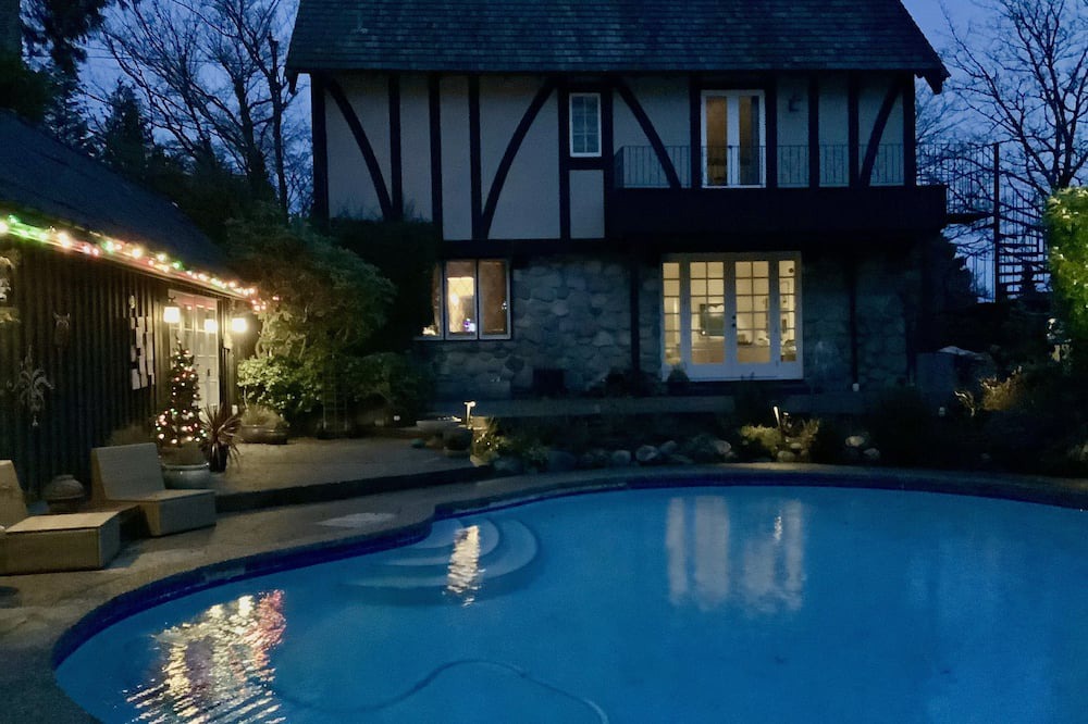 Dundarave Bed & Breakfast | Suite Smart West Van