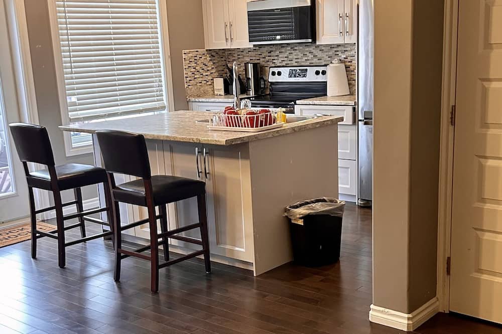 Saskatoon House | GEARY LODGE -“home away from home” , minutes drive from Saskatoon Airport .