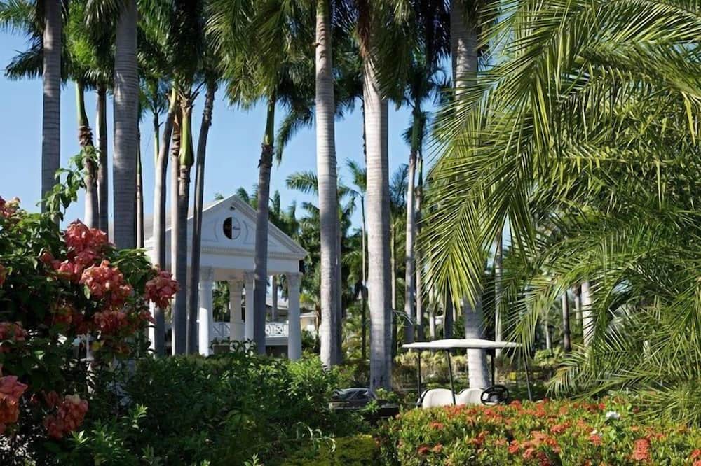 Montego Bay Resort | Ocean View Villa w/ Free WiFi, Onsite Restaurant, Cocktail Lounge & Fitness Area