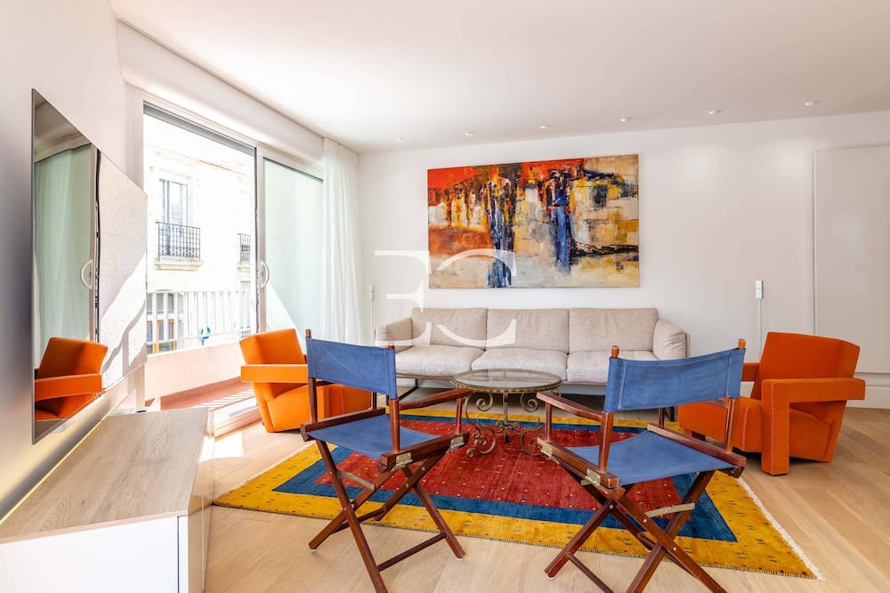 Biarritz City Centre Apartment | Easy Clés- Bright 3 bedrooms flat next to Les Halles with parking