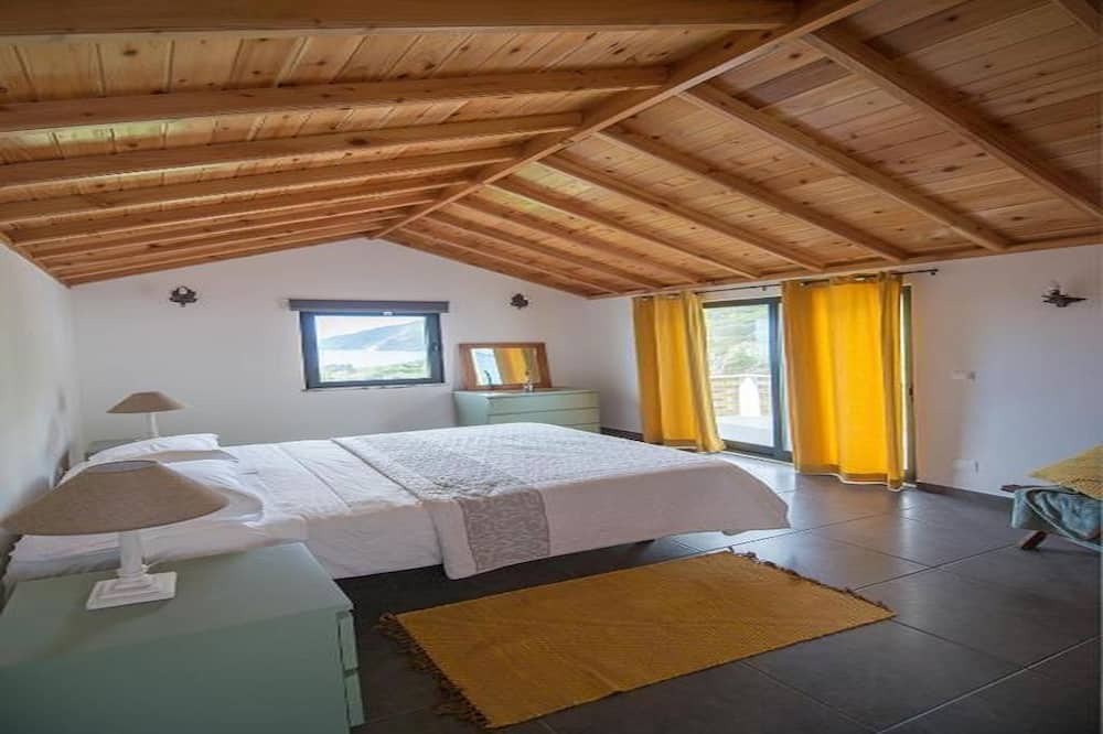 Praia do Norte House | Blue House with Sea View