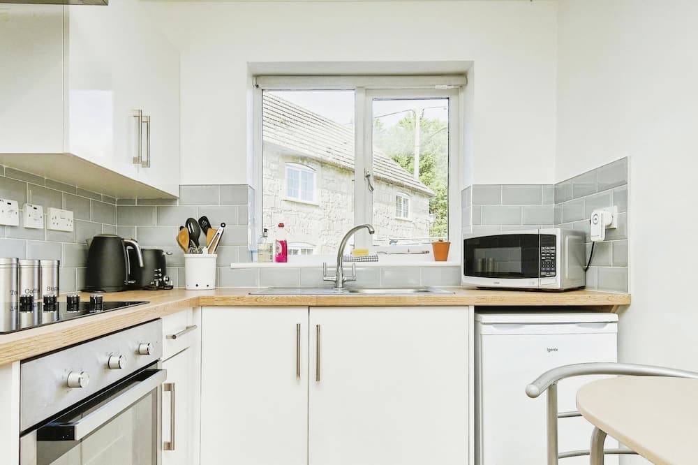 Ningwood Cabin | Little Brook - a cabin that sleeps 2 guests in 1 bedroom