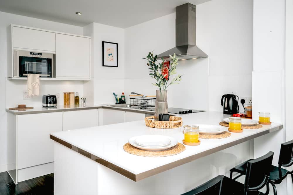 Sutton West Apartment | Sutton Cityscape, WIFI, Netflix, For Business & Re-Locators