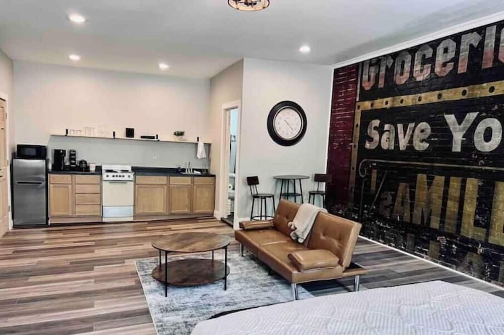 Marietta Apartment | Harmar Village Studio Apartment 2