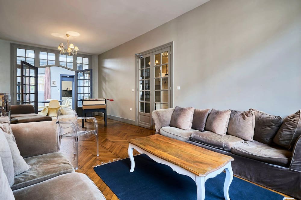 Roubaix House | Spacious house 5ch 2sdb 9 beds terrace.