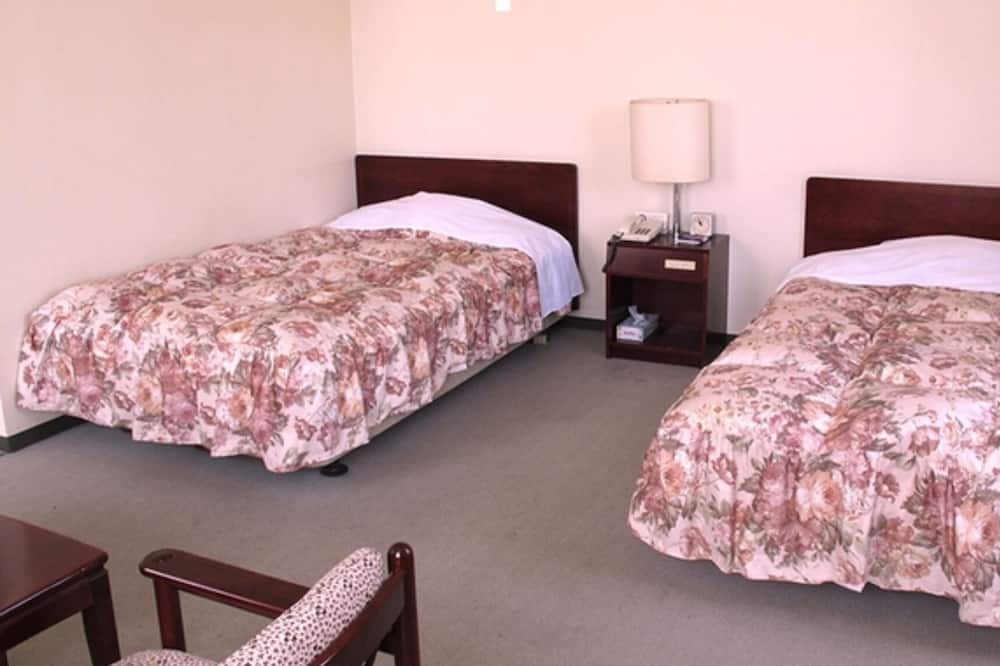 Togura Kamiyamada Onsen House | Twin room with a view Semidouble bed with a wid / Chikuma Nagano