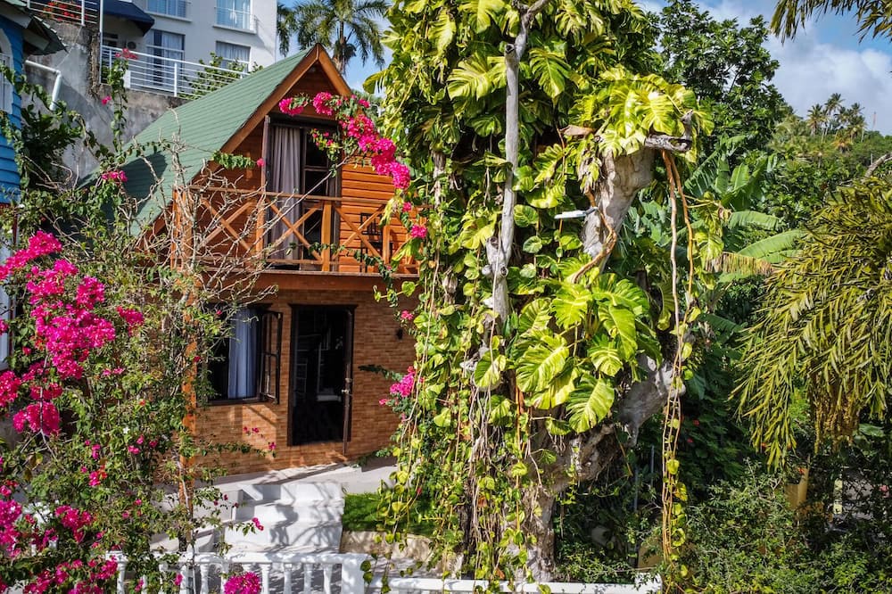 Barrio La Fortaleza Vieja Ski Chalet | Bayview Chalet