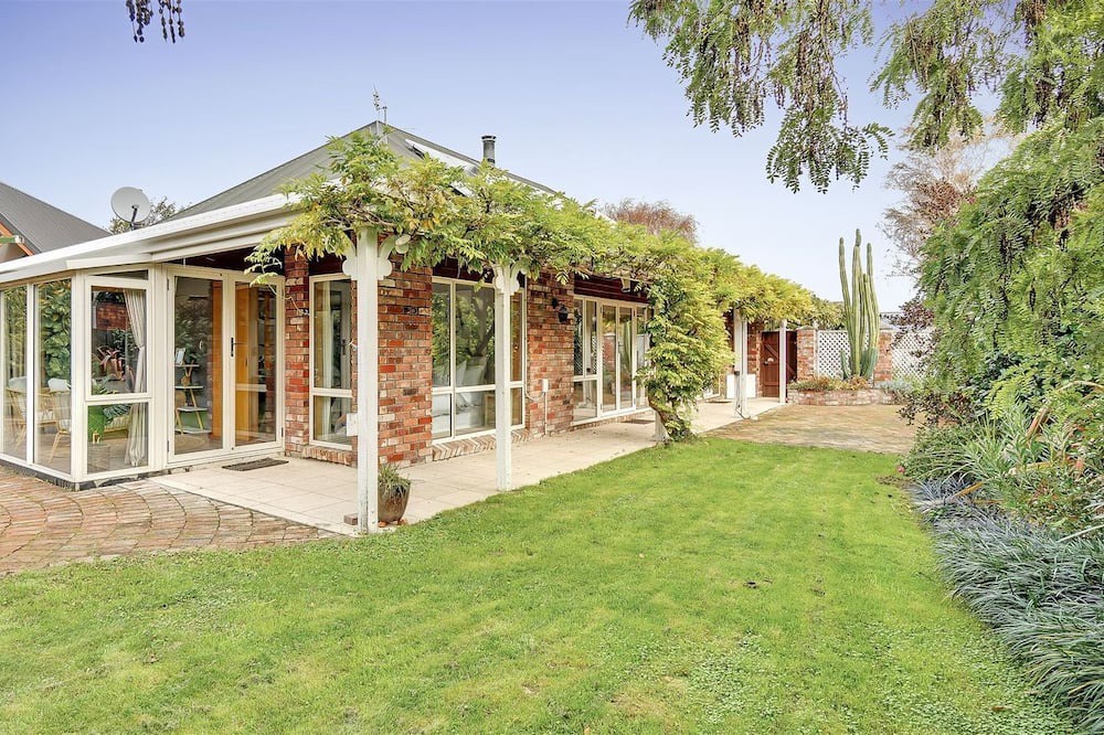 Halswell House | Sweet Holiday House