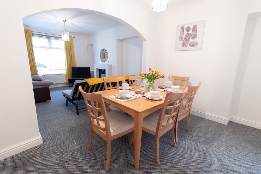 Newbridge House | Thorne House - 2 Bedroom Apartment