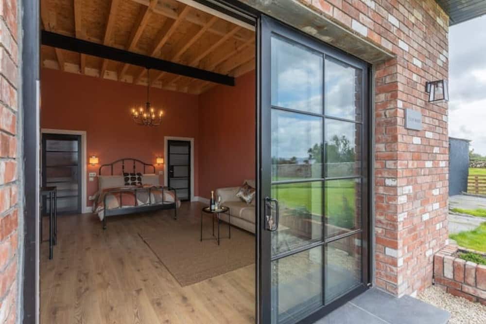 Menlo Cottage | 19th century restored stable on Lough Corrib