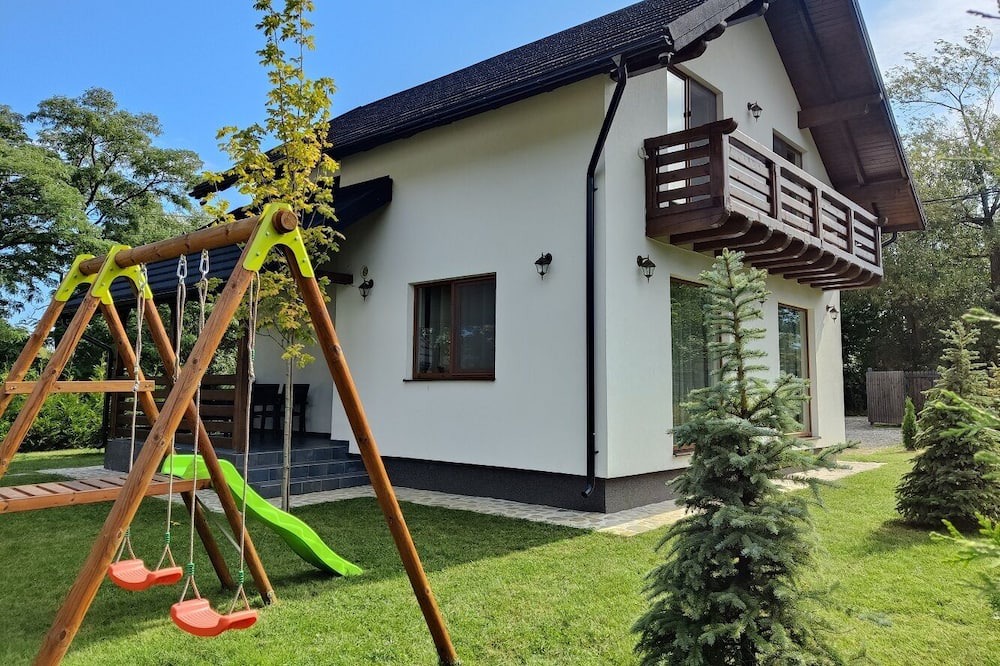 Bran Cottage | Mountain cottage, with garden and barbeque, near Bran Castle