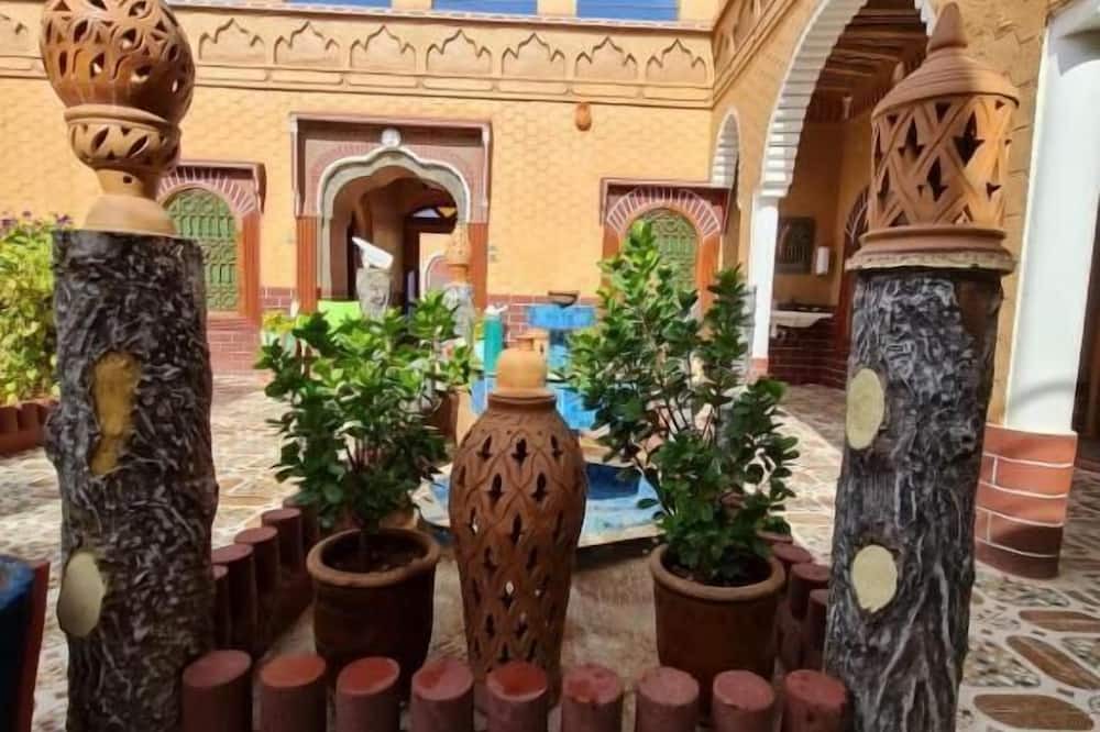 Souk Lakhmis Dades House | kasbah ifri