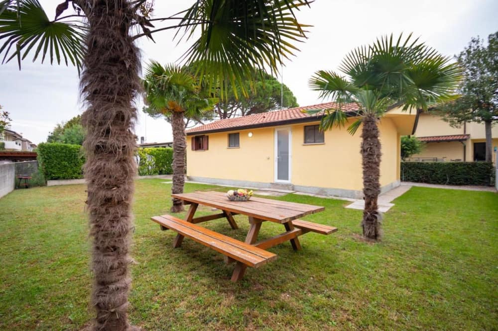 Lignano Sabbiadoro Villa | Cozy and welcoming single house with private garden by Beahost Rentals