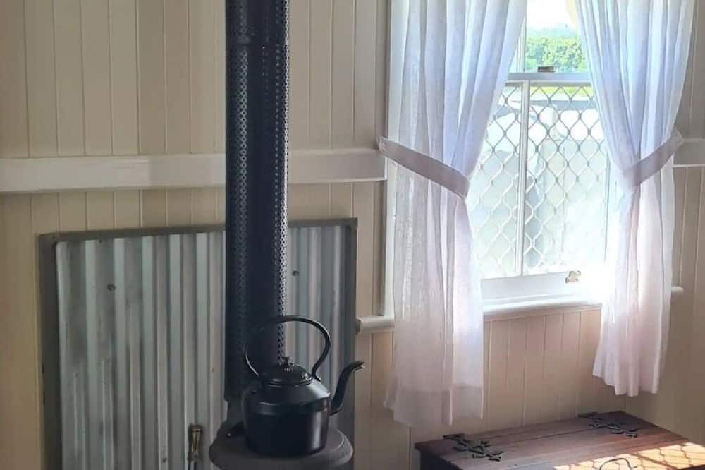 Palmers Island House | The Love Shack 5 mins from Yamba Entire guesthouse in Palmers Island, Australia