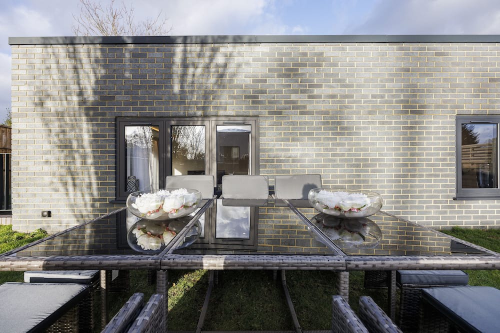 Gerrards Cross House | Lux Smart Home | New Build | Parking | Families