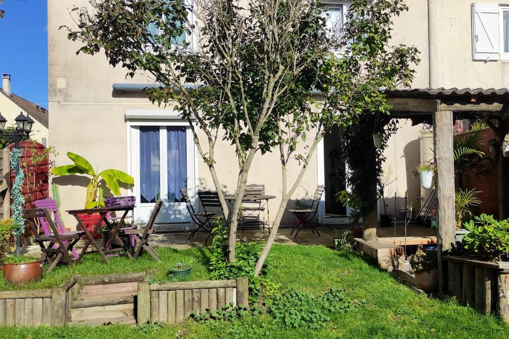 Fitz-James House | Homerez - Nice house for 6 ppl. with garden and terrace at Fitz-James