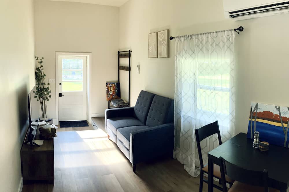 Lawrenceville Cottage | Cozy Suite near Princeton