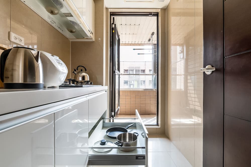 Zhongzheng Condo | New Building 2B1bLK Taipei Main Station Desk & Fast Wifi