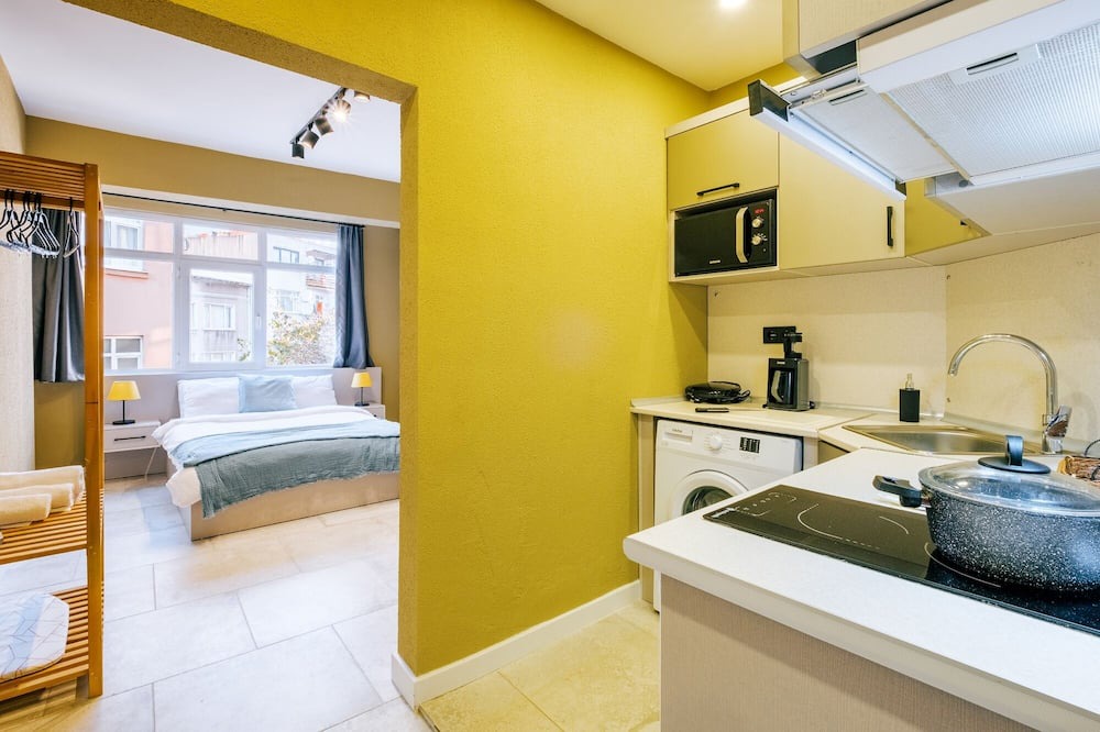 Fatih Apartment | Cozy Suite w King Bed Near Sultanahmet