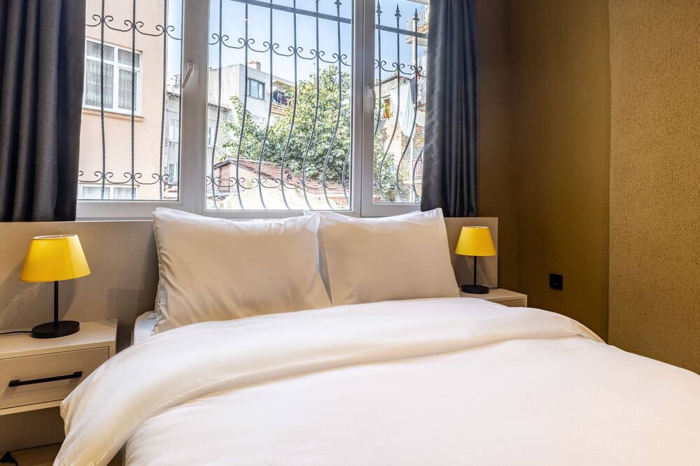 Fatih Apartment | Suit w King Bed 10 min to Sultanahmet Mosque
