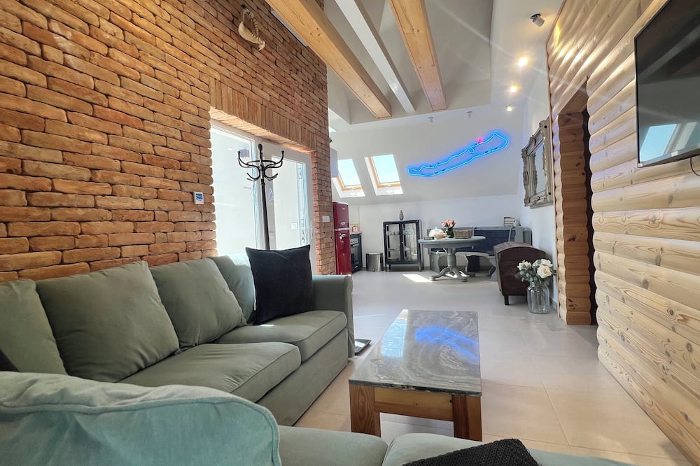 Csopak Apartment | NEONCsopak at lake Balaton perfectly located for hiking-swimming,-wining-dining