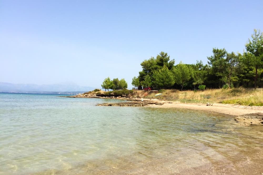 Chalcis Apartment | Homerez - 50 m away from the beach! Spacious appartement for 8 ppl. at Anthidona