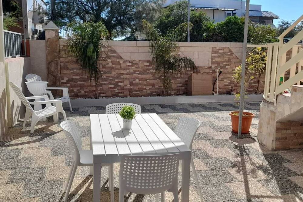 Marina di Lizzano Apartment | Apartment "Villa Rifla Attico" with Sea View, Private Terrace & Wi-Fi
