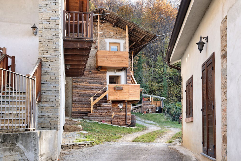 Venasca Ski Chalet | Chalet "Betulla" with Mountain View, Balcony & Wi-Fi