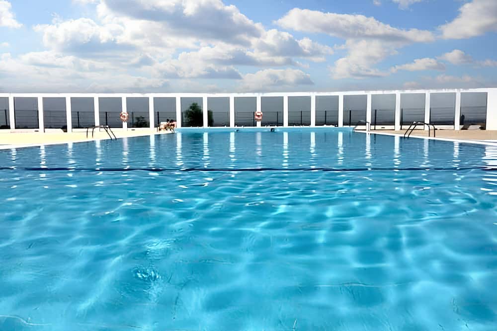 Zebreiros House | Homerez - Spacious house for 5 ppl. with terrace at Zebreira