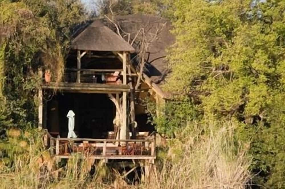 Muneambuanas Cabin | Lianshulu Lodge