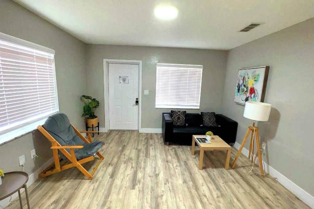 Buena Vista House | Spacious Family Home | Free Parking!