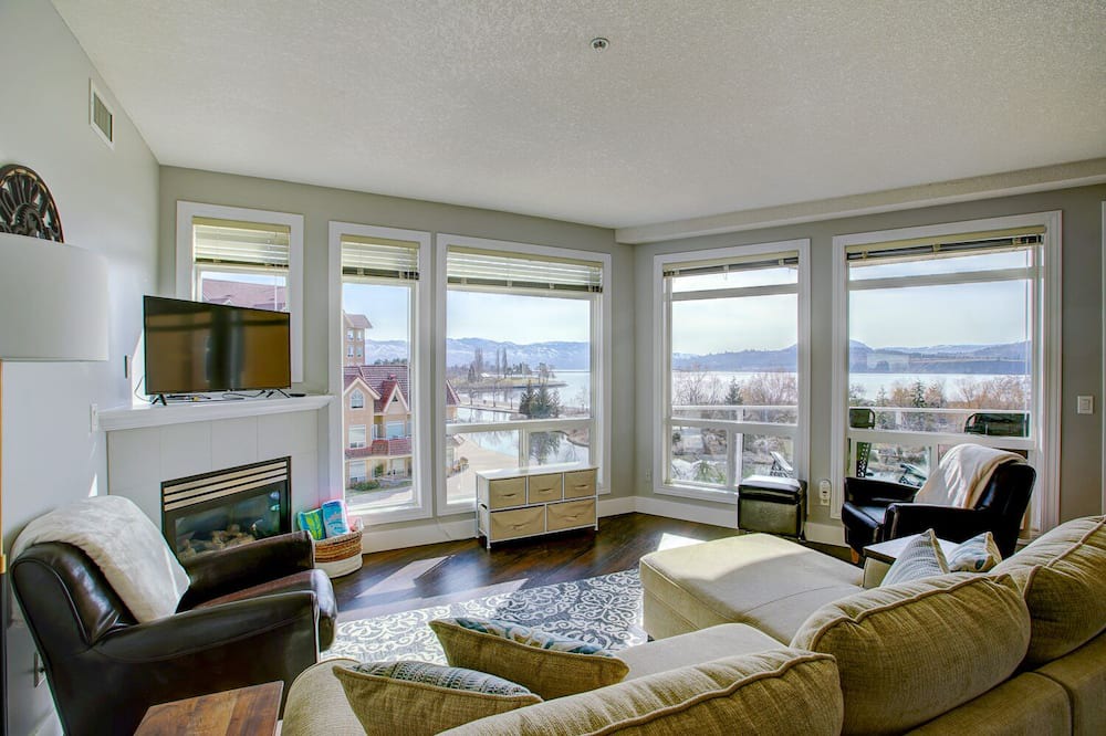 North End Condo | Bayview Getaway